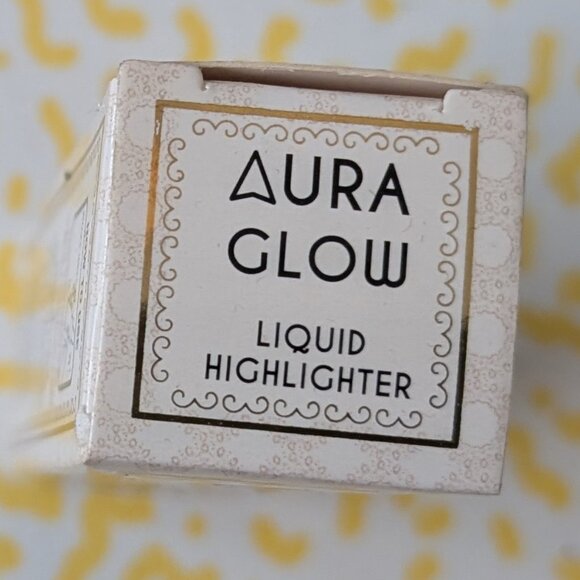 J.Cat Beauty Aura Glow Liquid Highlighter - Crystal Sand - Picture 3 of 5